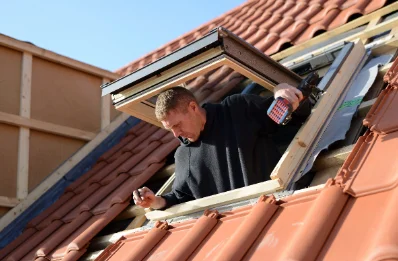 Pose de fenêtres de toit Velux à Larroque-Engalin